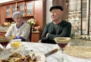 夏のキルギス遊牧民ホームステイ＆温泉リトリート｜ビシュケク現地発！3泊4日絶景乗馬ツアー【乗馬初心者OK】