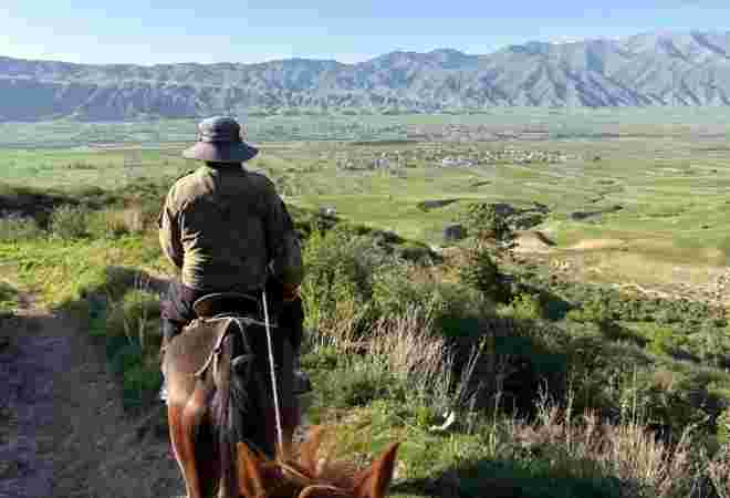 乗馬×シルクロード遺跡をサクッと満喫｜ビシュケク現地発！チョンケミン1泊2日コスパ抜群ツアー【乗馬初心者OK】
