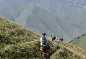 コルコグル湖を馬で目指すテント旅｜アルマトイ発！キルギス7泊8日乗馬ツアー【中級者以上】