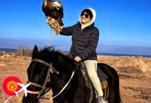 イシククル湖で鷹匠＆絶景乗馬｜ビシュケク現地発！3泊4日〜ツアー【乗馬初心者OK】