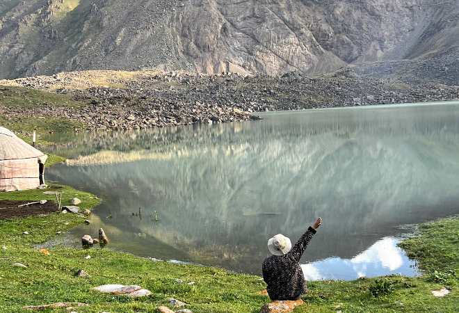 峠を越えて秘境コルウコック湖へ