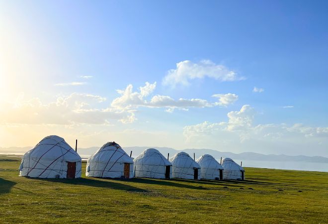 移動しながらユルタに泊まる遊牧体験